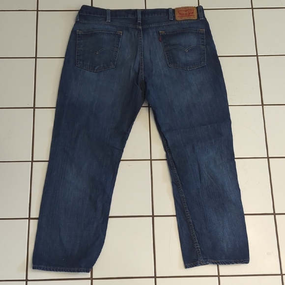 Levi's 514 Blue Relaxed Fit Jeans with Natural Fading - Picture 3 of 7